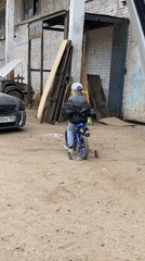 Ordinary moments captured across Chaikovsky, Russia during afternoon hours
