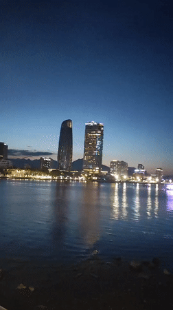 Tourist captures nighttime Đà Nẵng skyline across Hàn River
