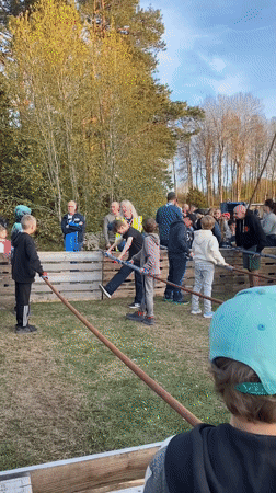 Community gathering draws families to Storvreta park during golden hour