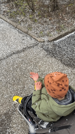 Heavy hail hits Rusanovo residential area, child in stroller