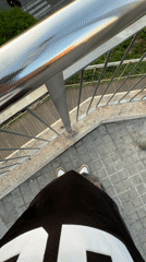 Person in sports jersey spotted on Barcelona balcony