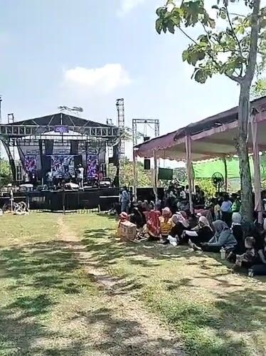 Community outdoor festival draws families in Karanganom, Indonesia