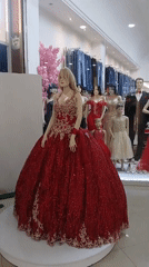 Evening scenes captured in Ciudad Guayana: retail display, nature