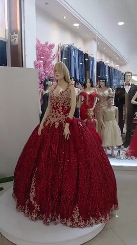 Evening scenes captured in Ciudad Guayana: retail display, nature