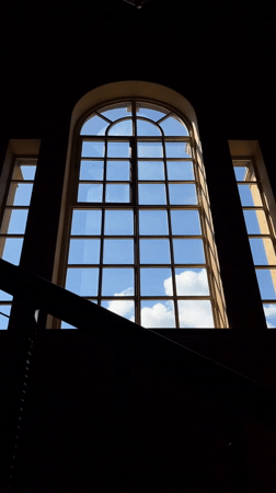 London witnesses capture diverse everyday moments across city locations