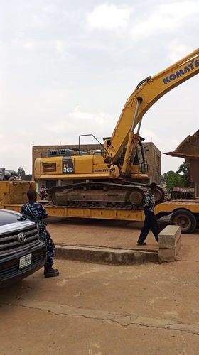 Excavator on trailer observed with civilian, officer in Durimi
