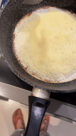 Woman documents early morning routine in Istanbul kitchen and bathroom