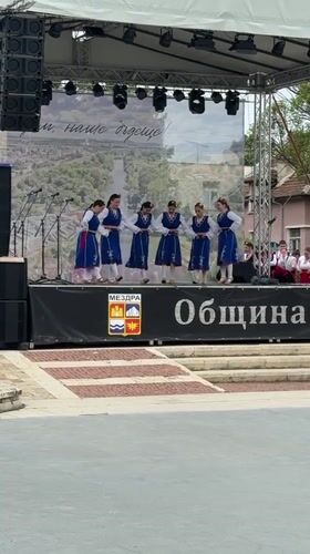 Traditional Bulgarian folk performances staged in Mezdra town square