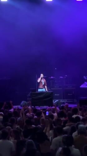 DJ performs to large crowd in Paris evening set