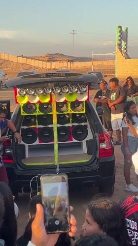 Modified SUV with custom speakers draws crowd in Arica