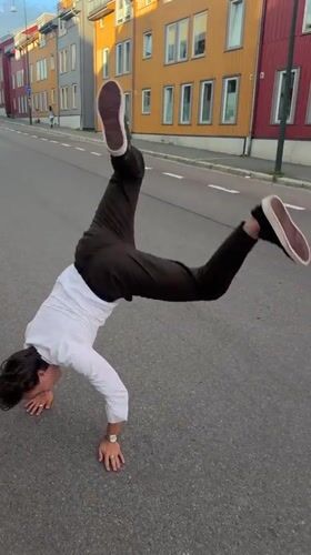 Oslo summer hangout: deck drinks, groceries, and street parkour.