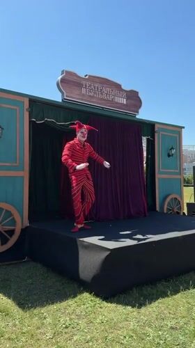 Jester performs street show with tricks in Khimki