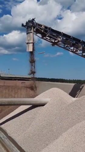 Quarry operations and lakeside scenery at Kvartsitny on a summer morning