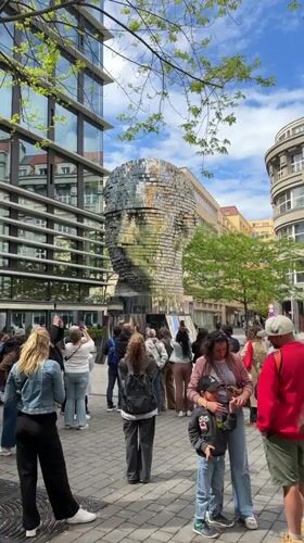 Prague residents observe public art, dine during ordinary Thursday