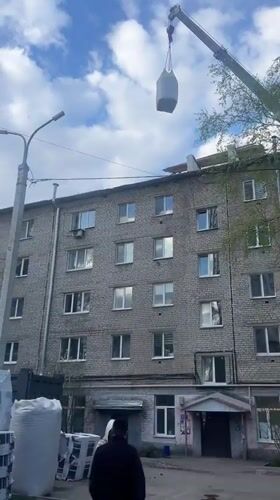 Crane renovation work underway at Ufa residential building