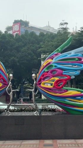 Morning street scenes captured in Tianhe District, China