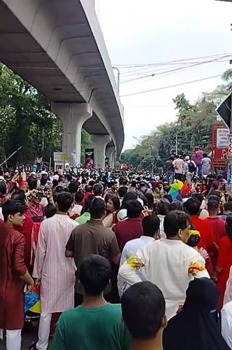 Large crowds gather for nighttime event in central Dhaka