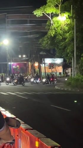 Night ride through Denpasar's busy roundabout streets