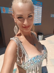 Poolside looks and a glam close-up in Ödemiş