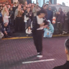 Michael Jackson Street Performer Draws Crowds in Buenos Aires