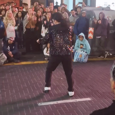 Michael Jackson Street Performer Draws Crowds in Buenos Aires