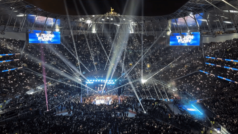 Boxing match draws crowds to Tottenham Hotspur Stadium