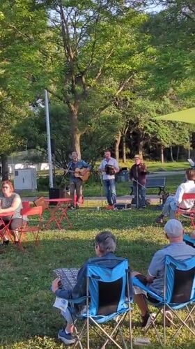 Live trio set under the trees in Montreal