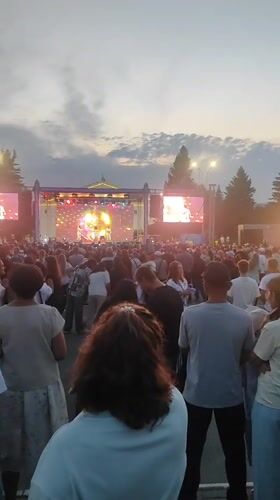 Outdoor concert draws big crowd in Ridder, Kazakhstan