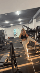 Gym workout and mirror selfie in Pyt'-Yakh, Russia