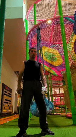 Juggling and ball pit antics at a Qarağandı indoor playground