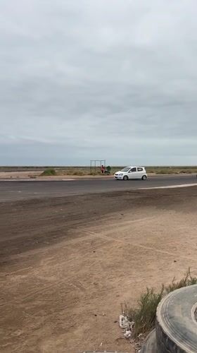 Amateur car races held on desert track in Arica