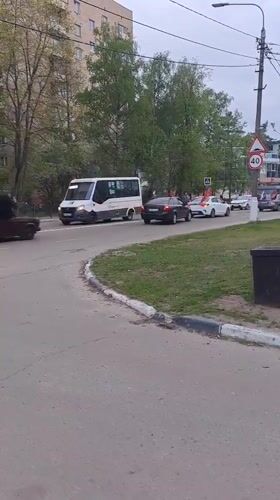 Red-flagged vehicles observed on Elektrostal street during overcast weather