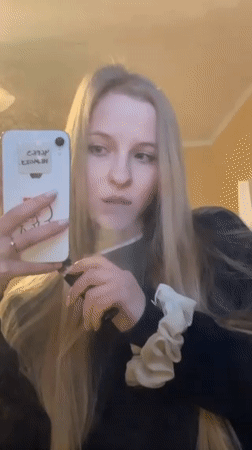 Woman documents winter day in Kyiv through selfies, snowy scenes