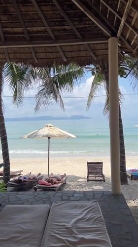 Beach resort scenes documented in Dong Ninh Hoa Ward