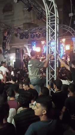 Nighttime outdoor concert draws big crowd in Gaza