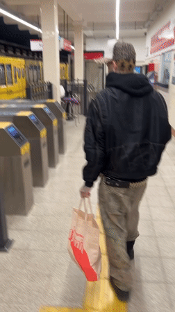 Routine shopping and transit activity observed in Buenos Aires