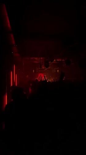 Early morning DJ set draws crowd in Buenos Aires venue