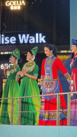 Traditional cultural performance draws crowds in Yuzhong District