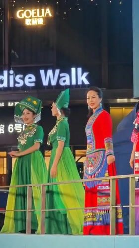 Traditional cultural performance draws crowds in Yuzhong District