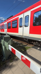 Afternoon at Höhenkirchen-Siegertsbrunn station, DB train passing through