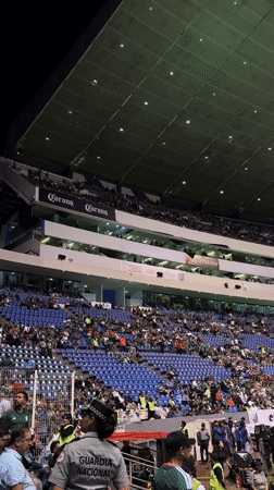 Night soccer match draws crowds to Estadio Cuauhtémoc, Puebla