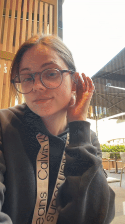 Woman shops for sneakers, takes selfies in Marcianise
