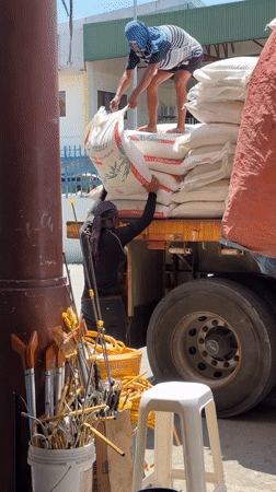 Farm supply store unloads sacks in Tagum City