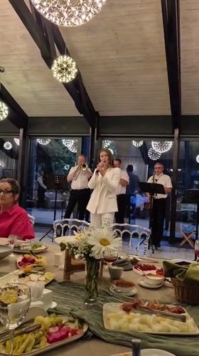 Live band, birthday cake, and celebrations at a Russian event hall