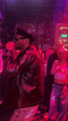 Live music and DJ performance draws crowds to Moscow nightclub