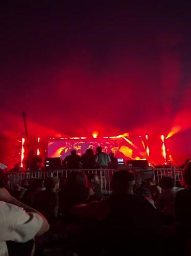 Late-night DJ set lights up Castellbisbal outdoor stage