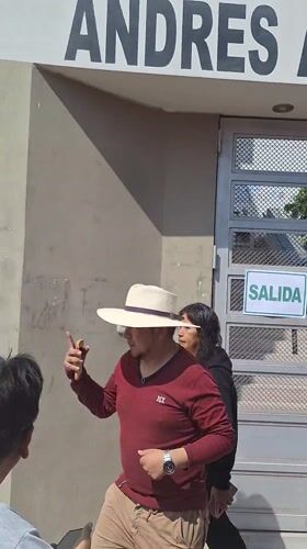 Building entrance with exit signage observed in Mariano Melgar