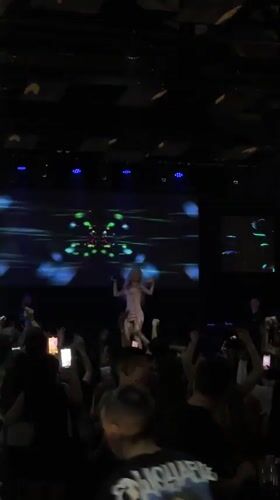 Live music performance draws crowds to Tsarevo nightclub