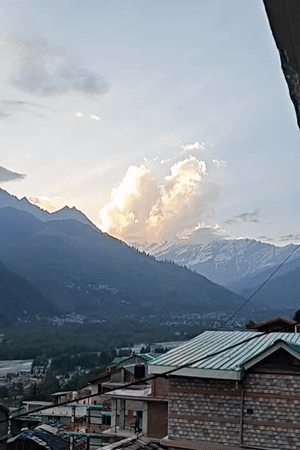 Visitor captures mountain views and local dining in Vashisht