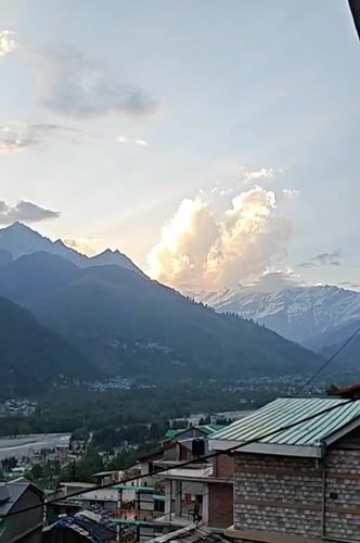 Visitor captures mountain views and local dining in Vashisht